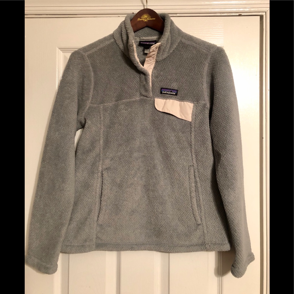 Patagonia Women's Light Gray Fleece Pullover With Cream Pocket Accents
